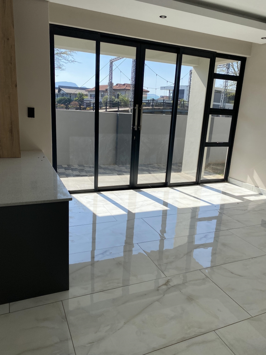 5 Bedroom Property for Sale in The Islands Estates North West
